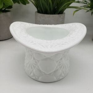 Fenton Vintage Daisy and Button Pattern milk Glass Top Hat Decor